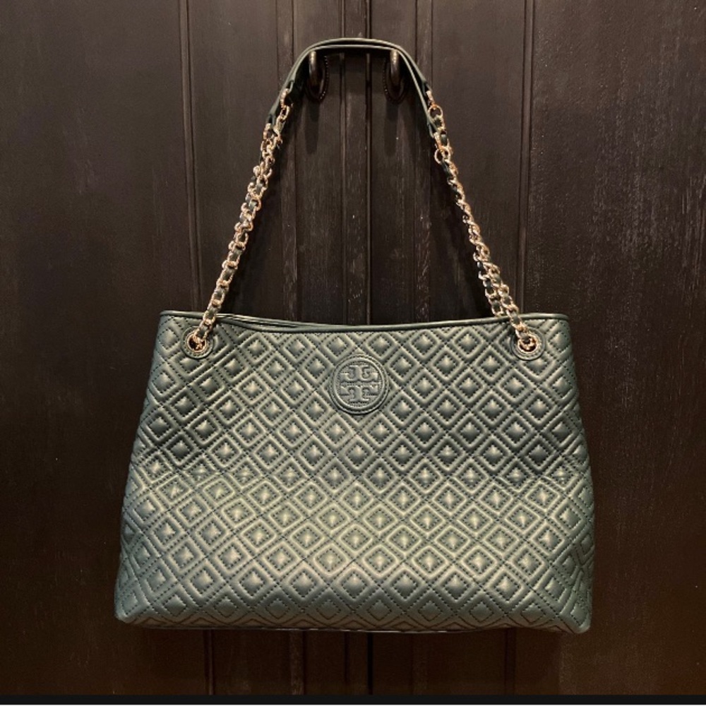 NWOT Tory Burch emerald green quilted leather shoulder bag w/gold accents